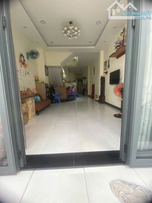 Nhà 2 Lầu 4x30m Có Sân Thượng Đường Tân Thới Nhất 13, Quận 12 Giá 7 Tỷ Thương Lượng