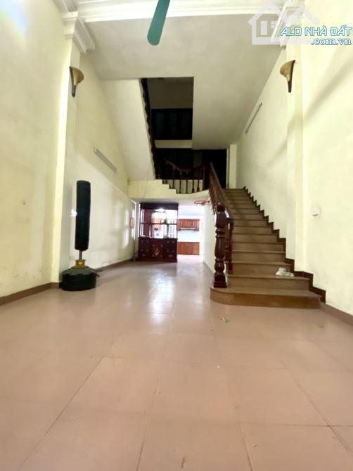 Bán nhà phố Lãng Yên - Đầm trấu - Phân lô - Ô tô đỗ cửa - Nhỉnh 10 tỷ.