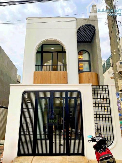 bán nhà 2 lầu giá 1ty900 ngay trường lái Bửu Long Biên Hòa shr thổ cư đường 7m xe hơi