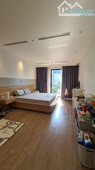 Bán đất tặng nhà 3 tầng - ô tô - kinh doanh , lô góc . dt 85m, giá mềm