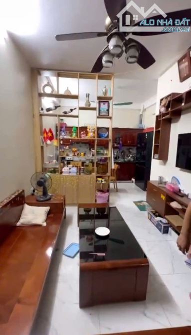 Nhà đẹp dân xây khu d cạnh viện Nhi Hà Nội , phân lô ô tô tránh . Dt 50m, 4 tầng 4 ngủ