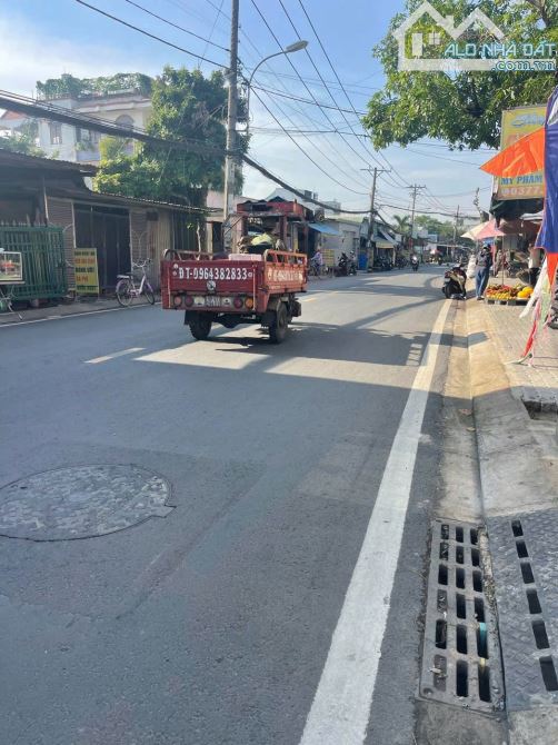 NHÀ C4 CŨ TIỆN XÂY MỚI HẺM XE HƠI THỚI TAM THÔN HÓC MÔN .