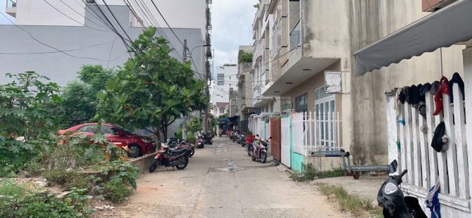 Bán nhà kẹp kiệt dt 134m2; mt 9,5m; kiệt Trương Định 6m;giá 4tybiển Sơn Trà ĐN