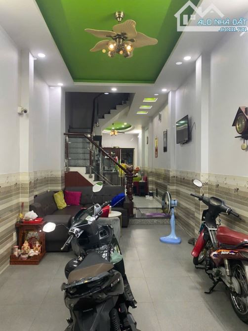 SIÊU HOT! MẶT TIỀN LÊ QUỐC TRINH   ĐƯỜNG 20M - ĐỐI DIỆN TRƯỜNG CAO ĐẲNG  - GIÁ CHỈ 8.8 TỶ