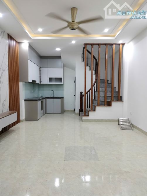 BÁN NHÀ 5T GẦN SÂN BÓNG MẬU LƯƠNG - HÀ ĐÔNG - 30M2 - GIÁ CHƯA ĐẾN 6 TỶ