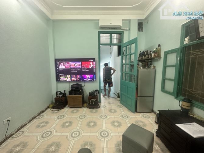 23m2 x 5 tầng , 4 ngủ khép kín , Lý Nam Đế , 20m ra phố 3 gác đỗ  , thích hợp làm homestay