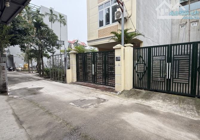 ĐẤT ĐÔNG NGẠC – 2 THOÁNG, 10 RA NGÕ Ô TÔ THÔNG TỨ TUNG.