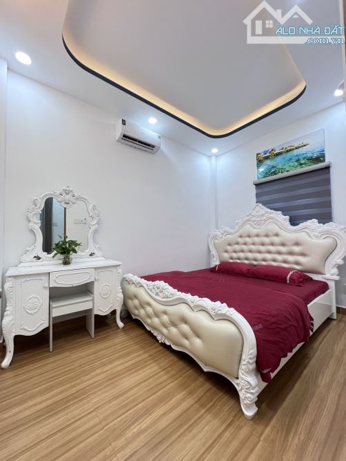 Bán nhà đẹp hẻm 1886 xe hơi vào tận cửa , sổ hông chuẩn chỉnh.