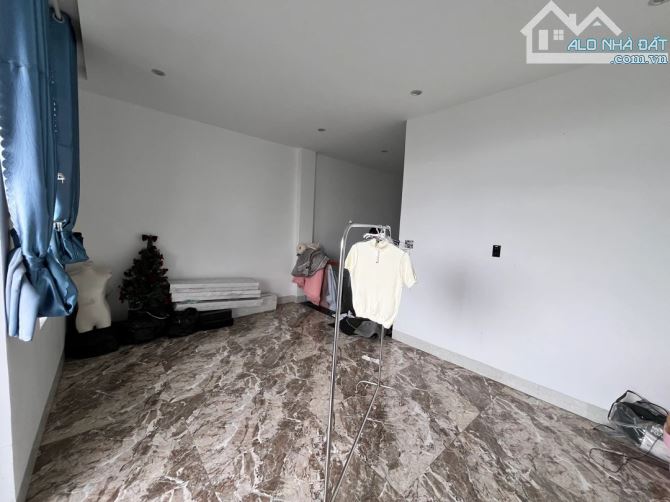 Nhà 4 tầng mặt tiền Thi Sách, khu dân trí cao