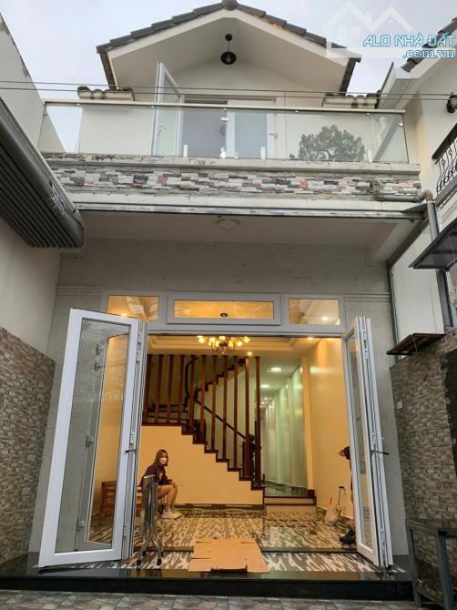 Bán nhà kiên cố full nội thất chỉ cần vào ở gần Thung Lũng Tình Yêu