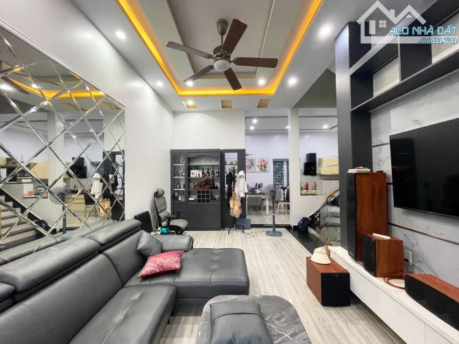 Nhà 3 tầng dân xây tuyến 3 Trung Lực - 61m2 ngang 6.8m - Đường 6m