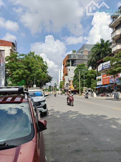 Duy nhất căn 7 tầng thang máy lô góc Mặt Phố Cát Linh, full nội thất, cực đẹp. Giá 24 tỷ