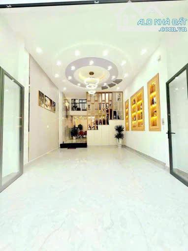 Cần bán gấp nhà 56m2 ngay Dương Quảng Hàm, Gò Vấp. Giá: 2 Tỷ 520 tr, hẻm xe hơi 5m, sriêng