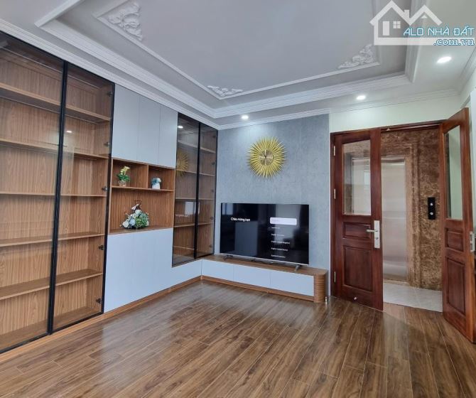 🏡VIP Nhà 45m2, 6 Tầng THANG MÁY, PHÂN TÔ Ô tô đỗ cửa, Ngõ KINH DOANH