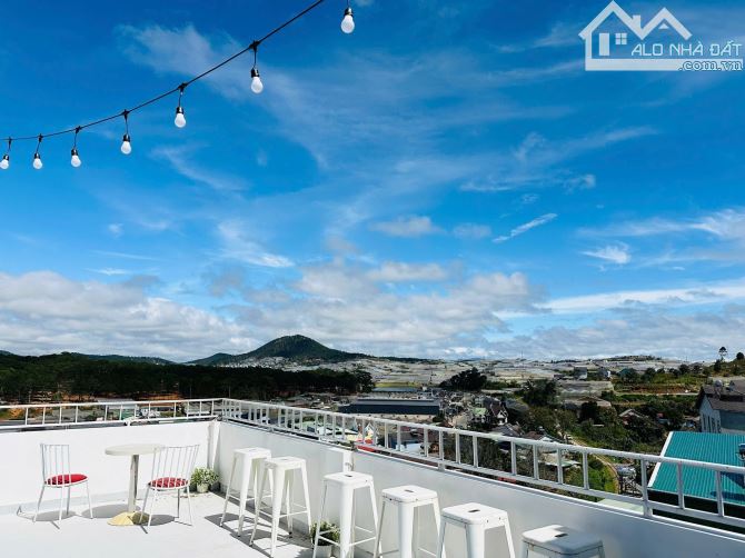 KHÁCH SẠN HÙNG VƯƠNG 459m2 5 TẦNG 20 PHÒNG VIEW THUNG LŨNG ĐÈN