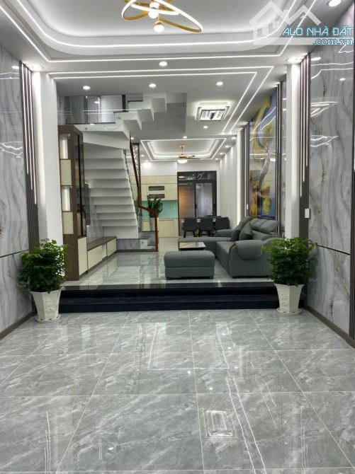 NHÀ PHÔ TÂN UYÊN, 1 TRET 2 LẦU, 4PN, 4WC, PHONG CÁCH CHÂU ÂU, HOÀN CÔNG ĐẦ ĐỦ