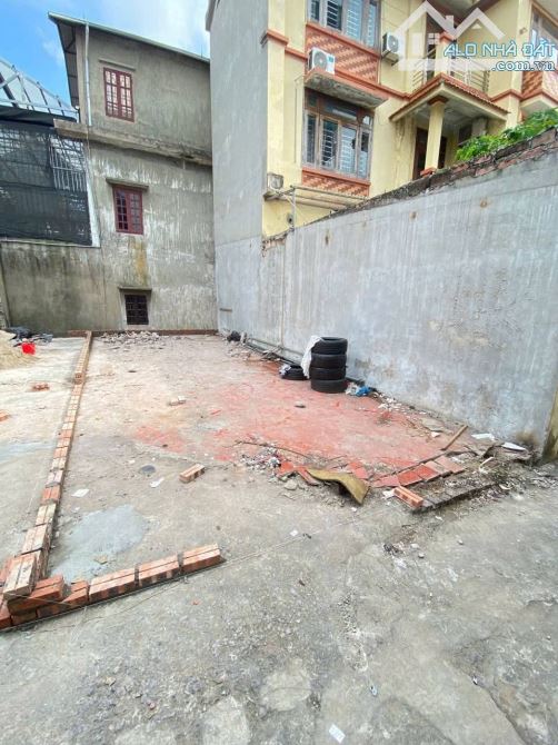 Bán đất Tương Chúc, Ngũ Hiệp _50m2_ ngõ ô tô con đỗ cổng_ 5 tỷ