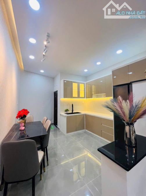 BÁN NHÀ MẶT TIỀN HẺM XE HƠI – 4 TẦNG – NGAY KĐT VẠN PHÚC – GIÁ CHỈ 7 TỶ NHỈNH