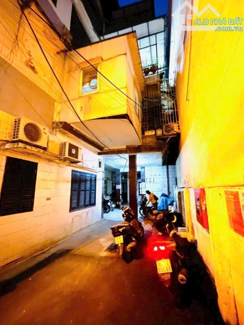 TẬP THỂ PHẠM VĂN ĐỒNG - LÔ GÓC - Ô TÔ ĐỖ CHÂN TOÀ NHÀ- DT: 51/60M, TẦNG DƯỚI 5, GIÁ 3.8 TỶ
