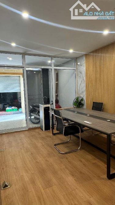 BÁN NHÀ NGUYÊN CĂN TAM TRINH_HOÀNG MAI : 3 TẦNG_DT 94M_MẶT NGÕ RỘNG_Ô TÔ ĐỖ CỬA_GIÁ 17 TỶ5