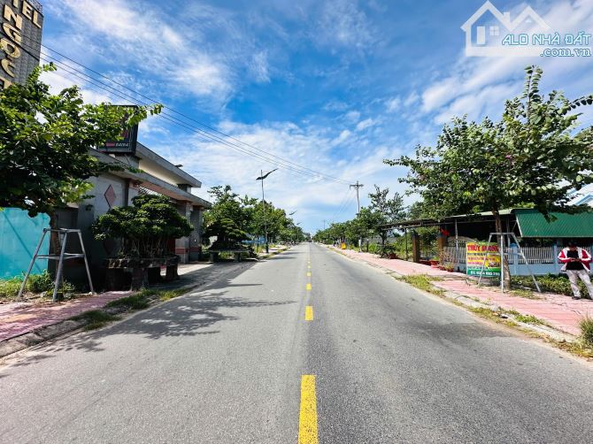 Cần Bán Gấp Mặt Tiền Nguyễn Du LaGi 11,5x32(470m2) Giá Cực Rẻ Gần Biển