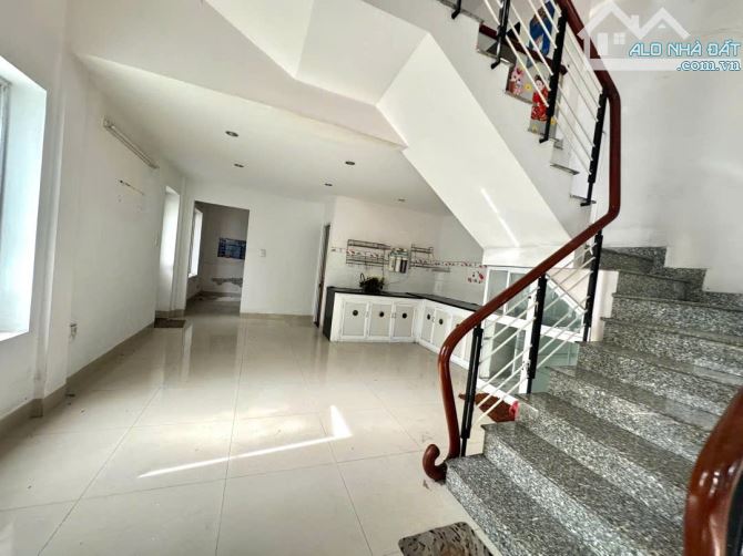 SIÊU PHẨM LÔ GÓC KIỆT Ô TÔ ĐẬU TRƯỚC NHÀ- TIỂU LA- HOÀ CƯỜNG BẮC- GIÁ CHỈ 6,X TỶ.