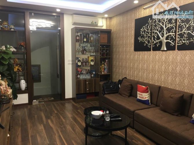 Bán nhà phố Ngọc Hà, quận Ba Đình. Gần mặt phố, ngõ rộng, thoáng sáng, 16m2, 4 tầng đẹp.
