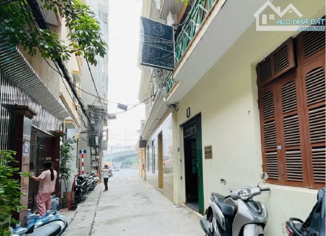 CẦN BÁN GẤP NHÀ LÔ GÓC CẦU GIẤY, YÊN HÒA, NGÕ RỘNG BA GÁC NÔNG, GIÁ NHỈNH 7 TỶ