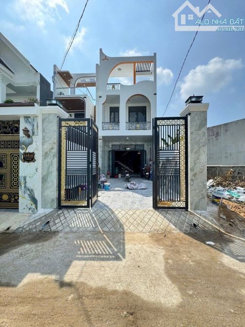 Cần Bán Gấp – Nhà 1 Trệt 1 Lầu – Huyện Bình Chánh  – Giá Chỉ  2 Tỷ 300 Triệu
