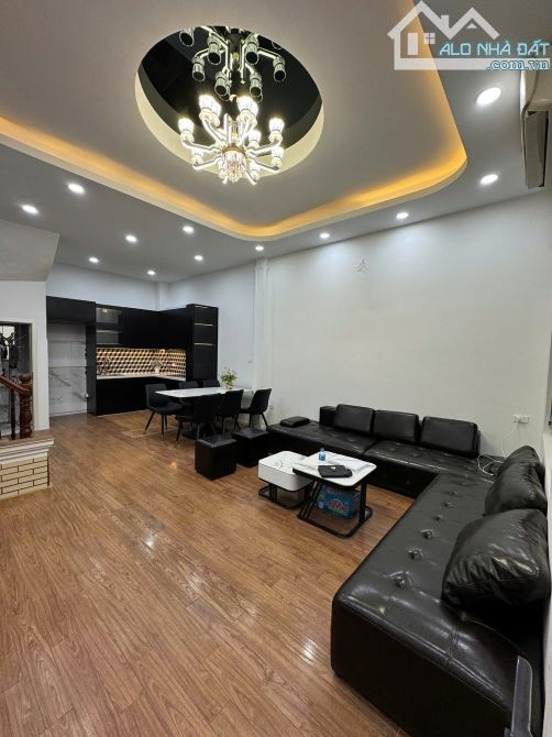 Hiếm - Phố Nghĩa Tân, Duy Nhất 1 Căn Bán, 57m2 4 Tầng OTO Tránh, Cách Phố 20m 17.8 tỷ