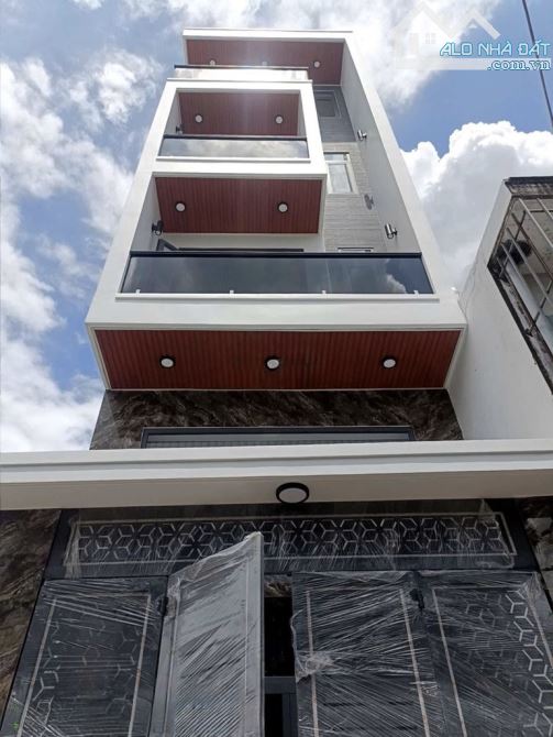 khu đường 8m Trần Quý Khoách, Quận 1. Giá 6 tỷ 920/ 81m2 (4,5mx18m). Vừa ra sổ xong