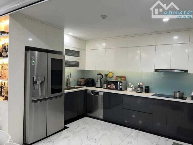 Bán căn hộ CCCC trục chính Hồ Tùng Mậu căn góc, bếp rộng, 3 ngủ, sẵn sổ 145m2 nhỉnh 11 tỷ