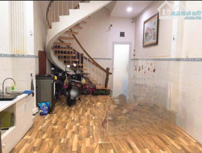 Bán nhà hẻm xe tải, Căn hộ dịch vụ, 4 tầng đúc, DƯƠNG BÁ TRẠC Q8, gần Q1 chỉ 9,8ty còn TL