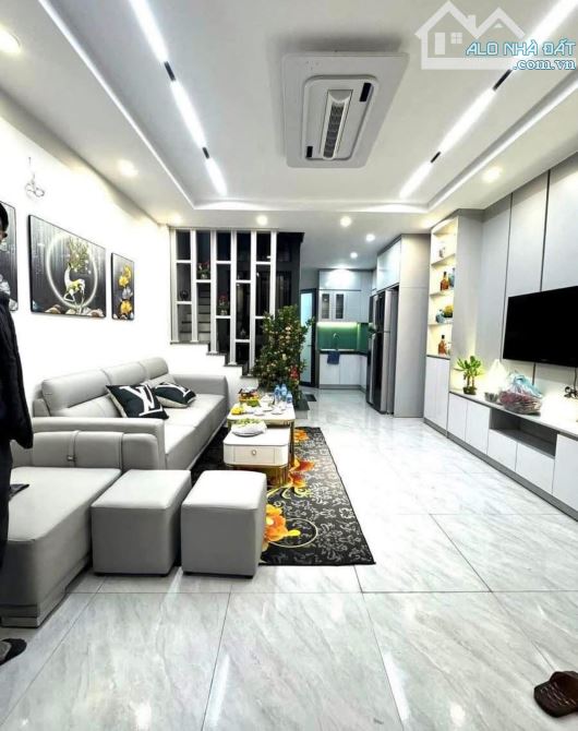 Bán nhà Ngoại Giao Đoàn, 42m x 5 tầng, tặng nội thất, lô góc thoáng sáng, gần công viên