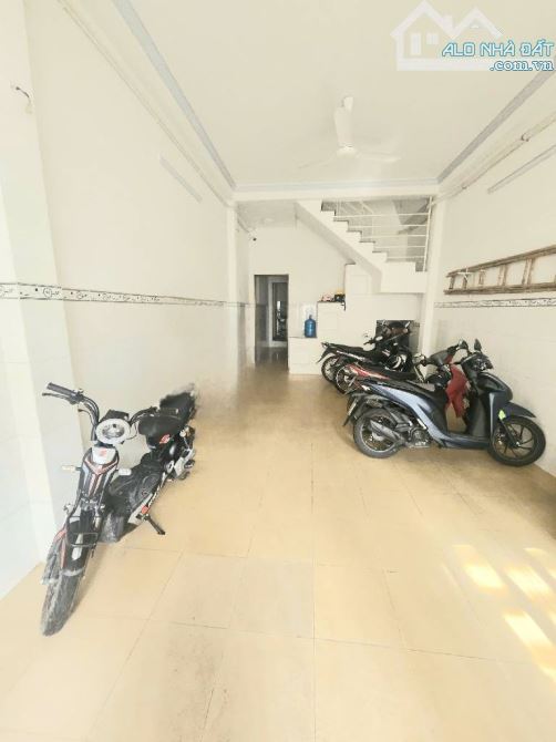 HIẾM CHDV KHU VIP BÀU CÁT - 70M2 - 3 TẦNG BTCT - THU 35TR/TH - GIÁ HƠN 7 TỶ