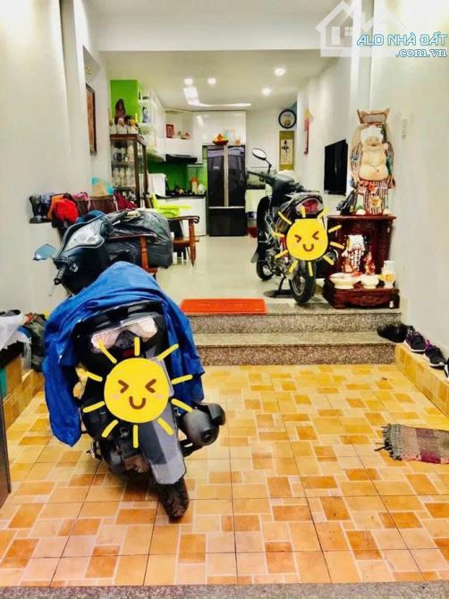 BÁN NHÀ ĐẸP LÝ THÁI TỔ – P.10 – Q.10- HẺM 3 GAC THÔNG AN NINH_ 3 TẦNG- 4PN- Giá 6.3 TỶ -