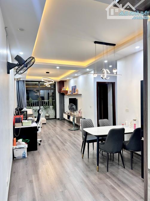 VOV Mễ trì - Cần bán căn 2 ngủ nhà đẹp đầy đủ đồ sẵn vào ở luôn, sổ đỏ cất két nhỉnh 5 tỷ