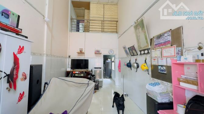 Nhà gần sân vận động Đông Hoà, sổ riêng, hẻm xa ba gác, 1465 Dĩ An