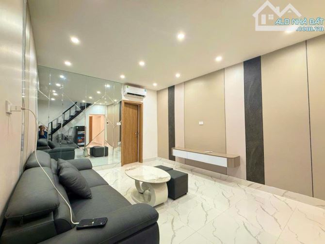 Bán nhà tập thể Nghĩa Tân Cầu Giấy nhà đẹp long lanh, khách chỉ việc ở 80m2 chỉ 3.95 tỷ TL