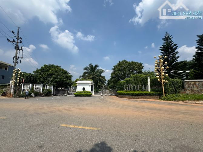 Lô góc - 700m2 - 9tr/m2 - Đường thông cách đường 413 800m đang mở rộng - tiện ích đầy đủ