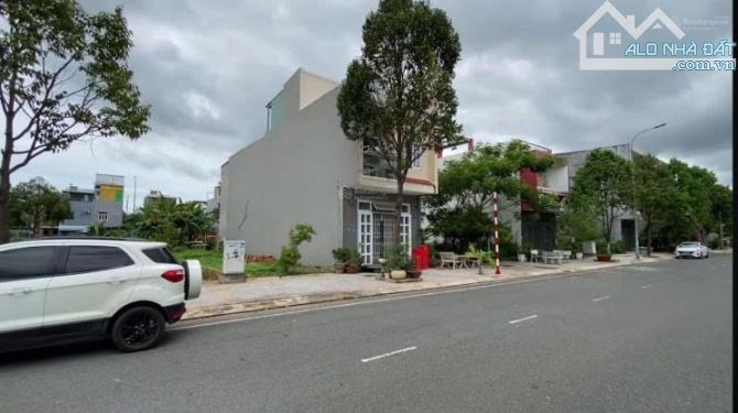 Đối diện cổng KCN GIANG ĐIỀN, cần ra lô 100m2, 890trieu, pháp lí chuẩn chỉnh.