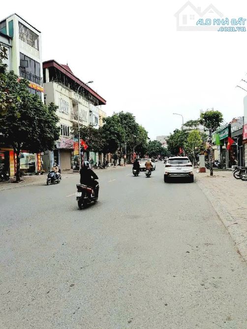 BÁN 92m2 ĐẤT TRÂU QUỲ, GIA LÂM, LÔ GÓC- LỜI LUÔN 11 PHÒNG TRỌ - ĐƯỜNG Ô TÔ THÔNG,  11.X TỶ