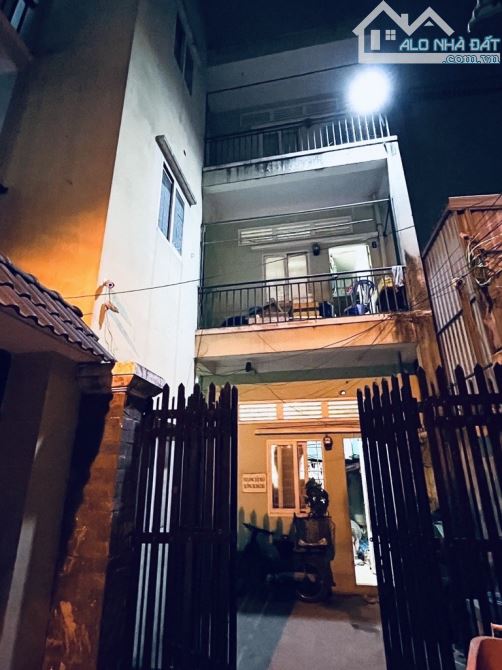 BÁN NHÀ HẺM XE HƠI 3 TẦNG GẦN NÚT GIAO GÒ DƯA DÒNG TIỀN KHỦNG 8X15 CHỈ 9,5 TỶ.