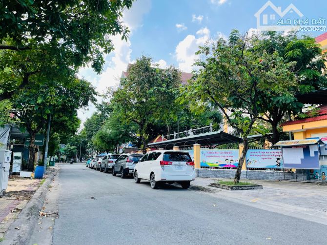 Hạ đáy sàn ! Đất biệt thự 200m2 chỉ 15 tỷ KDC ngay Đỗ Xuân Hợp - Global City. SHR vay bank