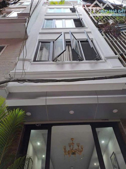 Cho thuê nhà phố Phúc Xá Hoàn Kiếm DT 40m2x6T có thang máy ô tô đỗ cửa giá chỉ 18 tr
