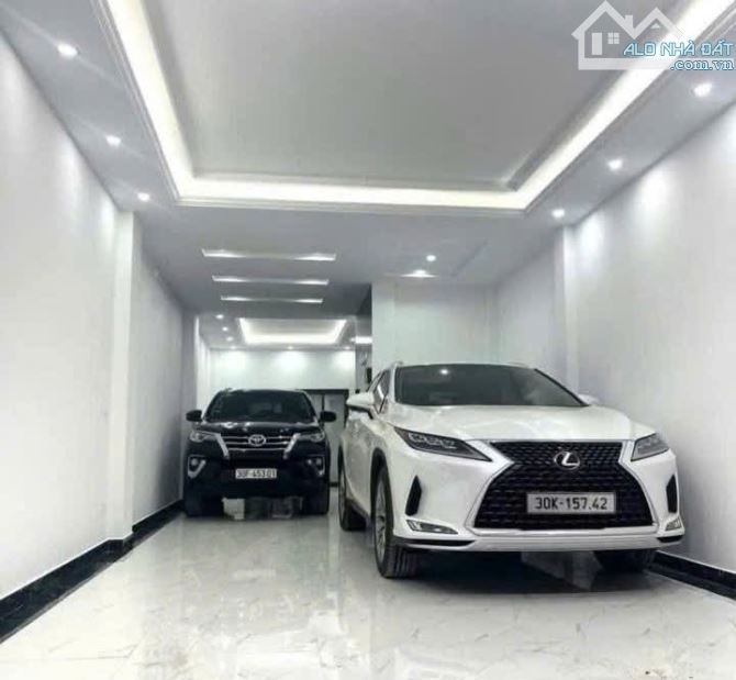 BÁN NHÀ CẦU GIẤY 62m2 × 6T THANG MÁY. MẶT NGÕ - 2 Ô TÔ TRÁNH + GARA 2 Ô TÔ - VĂN PHÒNG