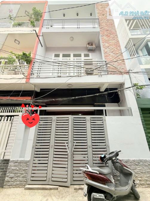 BÁN NHÀ HẺM XE HƠI SÁT MT - GIÁP Q1 - 70 M2 - NGANG 5M -  4 TẦNG  - 12.5 TỶ