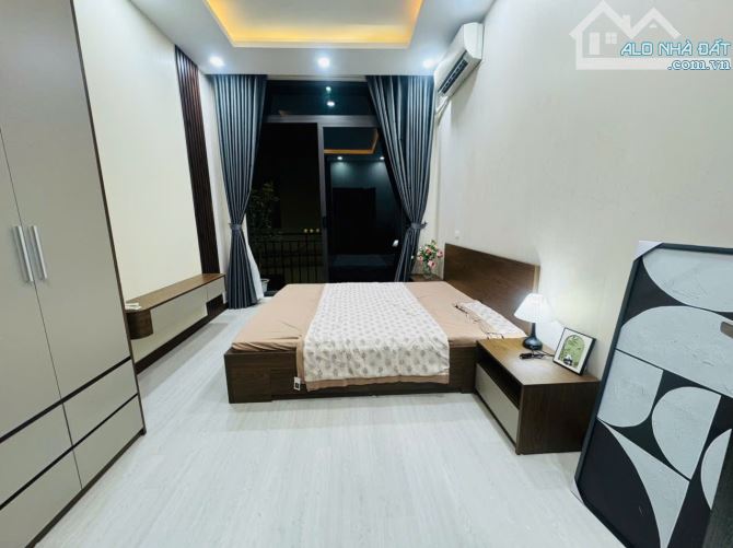 Cho thuê nhà ngõ 126 Khuất Duy Tiến dt 50mx 5 tầng, ô tô tránh đỗ, kinh doanh ổn, 26tr/th