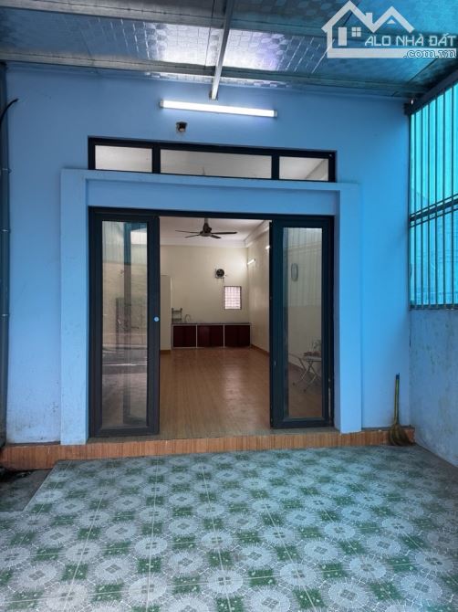 DUY NHẤT 1 LÔ ! mặt đê phúc lợi 56m bán đất tặng nhà c4 vỉa hè rộng chỉ 5 tỷ 6 còn tl. LH