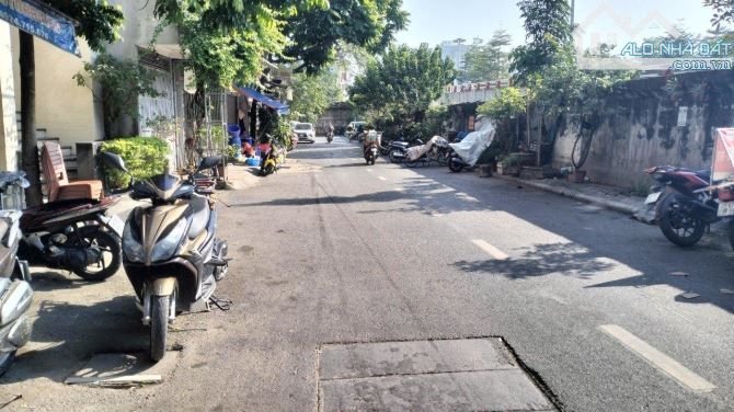 NHÀ Mặt Phố -Hồng Hà -Quận Hoàn Kiếm -Vỉa Hè -Kinh Doanh -Ô TÔ -102 m2- NHÀ CẤT 4 -MT-5